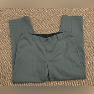 Men's 37 x 30 L. L. Bean 100% Cotton Classic Fit Flat Front Green Khaki Chinos